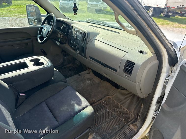 image for item ET6250 2013 Chevrolet Silverado 1500 pickup truck