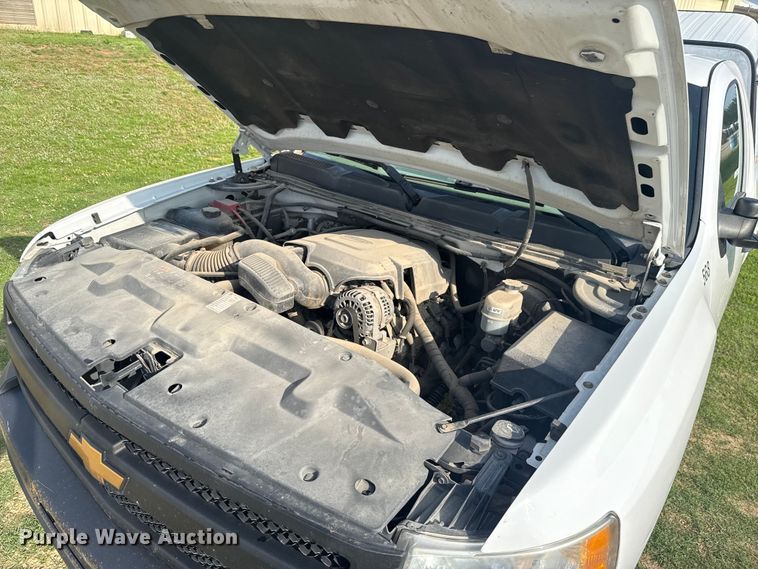 image for item ET6250 2013 Chevrolet Silverado 1500 pickup truck