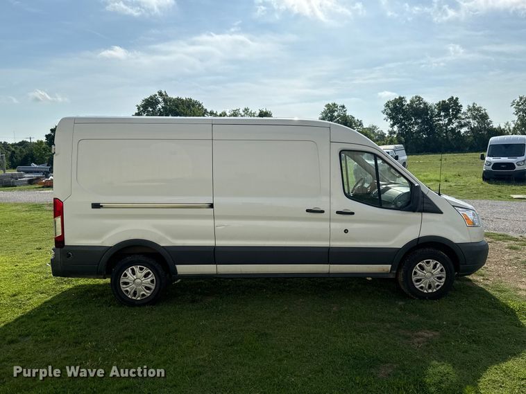 image for item ET6251 2018 Ford Transit 250 van
