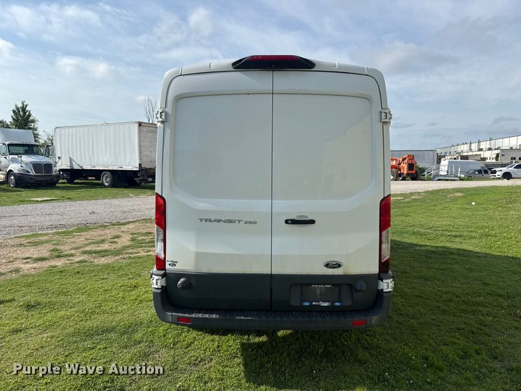 image for item ET6251 2018 Ford Transit 250 van