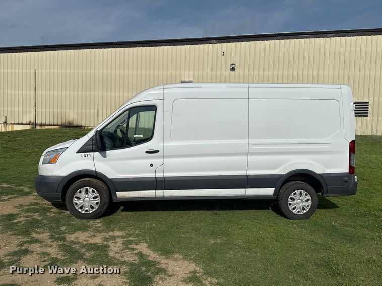 image for item ET6251 2018 Ford Transit 250 van