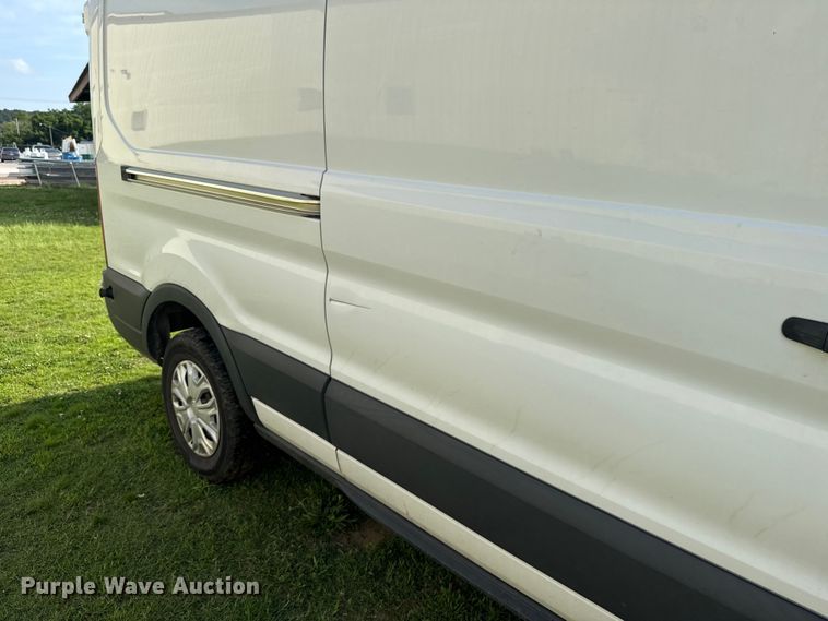 image for item ET6251 2018 Ford Transit 250 van