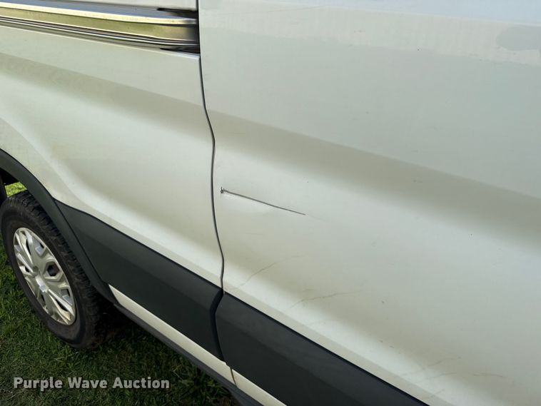 image for item ET6251 2018 Ford Transit 250 van
