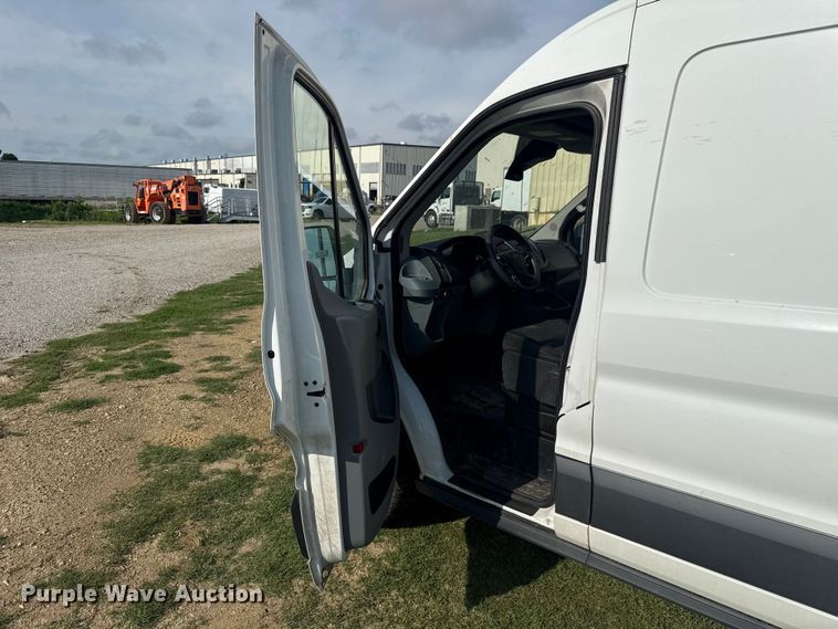 image for item ET6251 2018 Ford Transit 250 van
