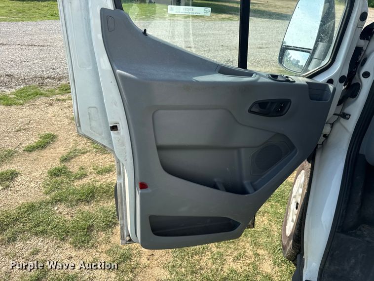 image for item ET6251 2018 Ford Transit 250 van