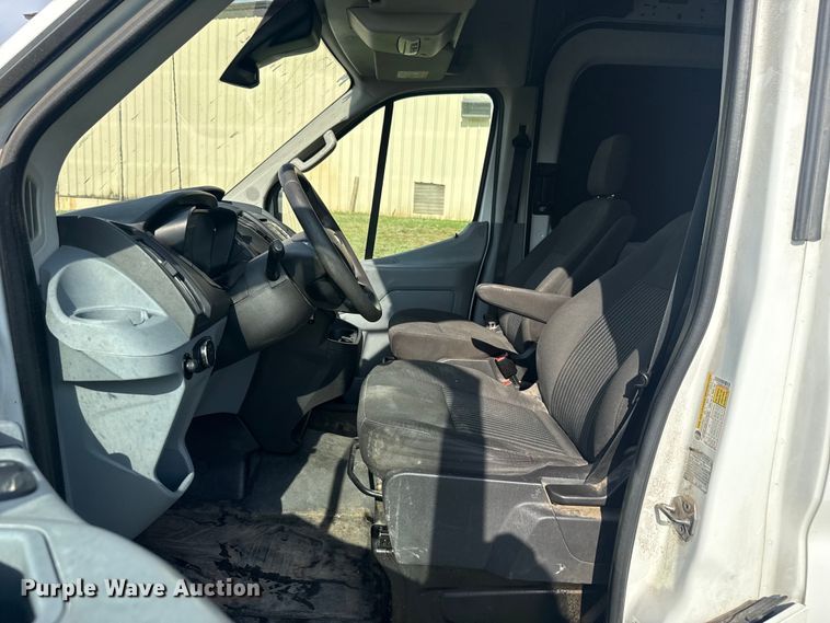 image for item ET6251 2018 Ford Transit 250 van
