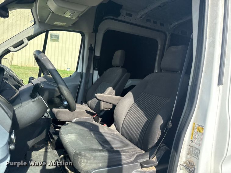 image for item ET6251 2018 Ford Transit 250 van