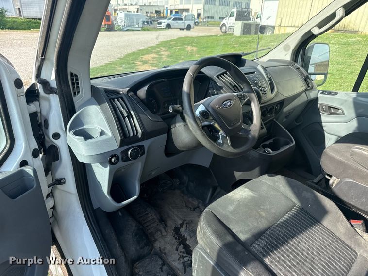 image for item ET6251 2018 Ford Transit 250 van