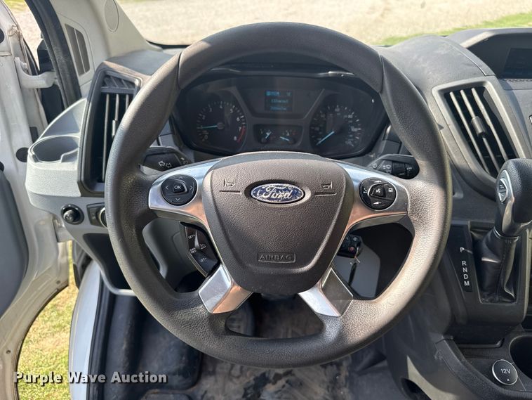 image for item ET6251 2018 Ford Transit 250 van