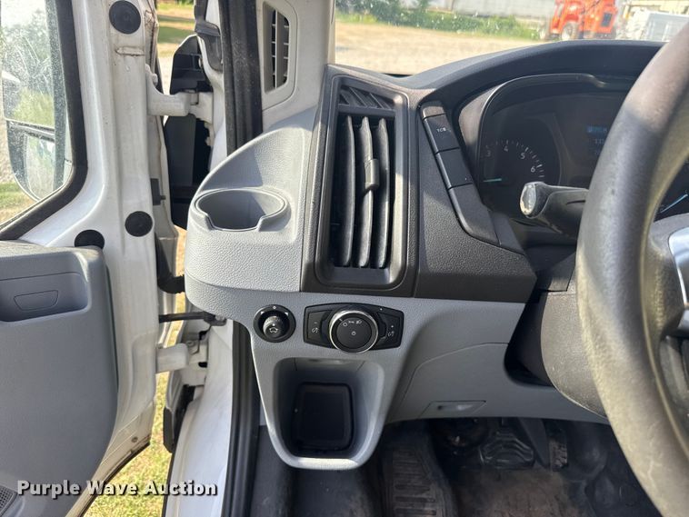 image for item ET6251 2018 Ford Transit 250 van