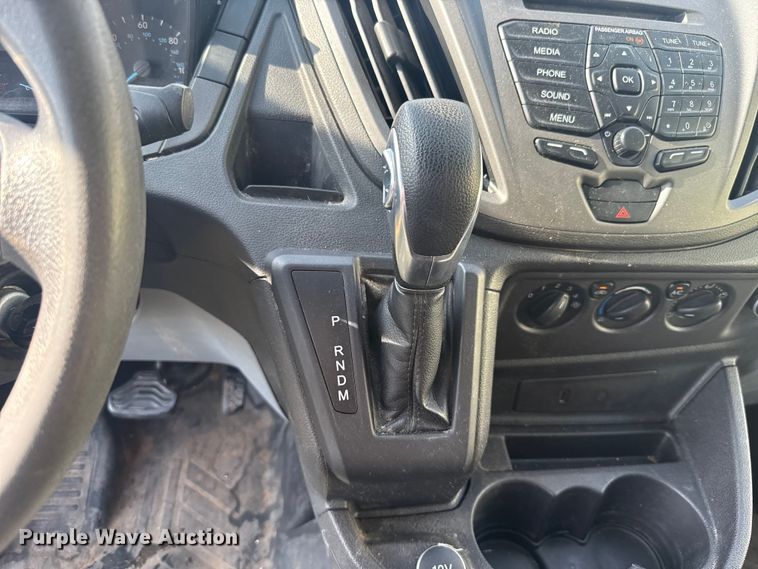 image for item ET6251 2018 Ford Transit 250 van
