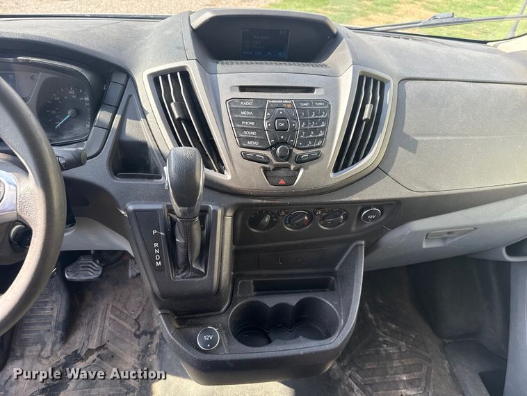 image for item ET6251 2018 Ford Transit 250 van