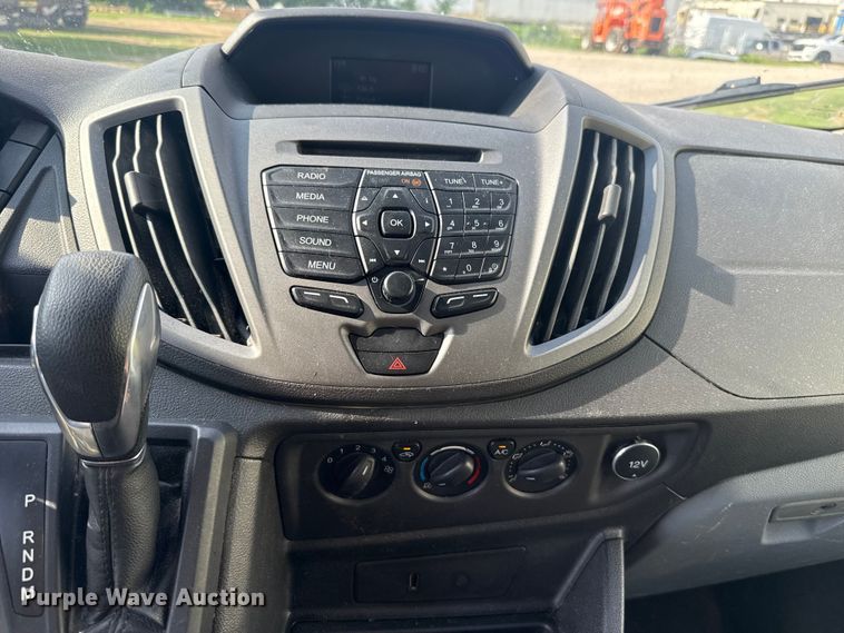 image for item ET6251 2018 Ford Transit 250 van