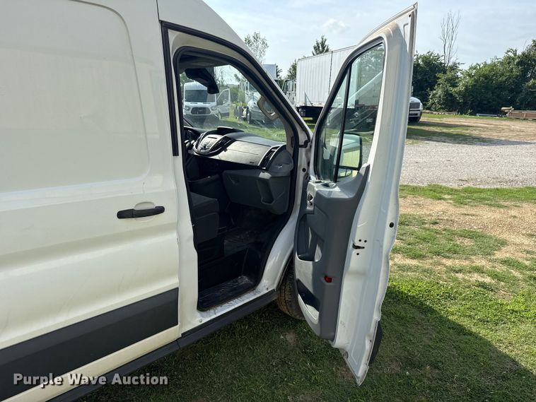 image for item ET6251 2018 Ford Transit 250 van