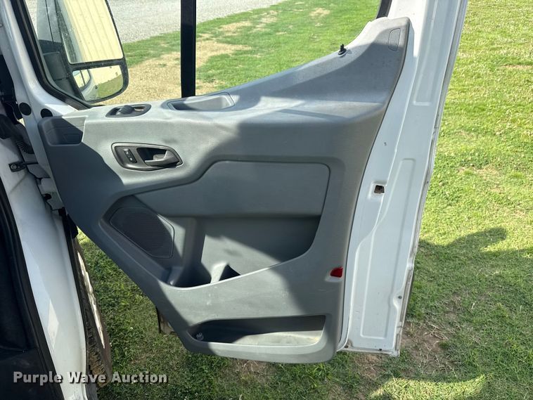 image for item ET6251 2018 Ford Transit 250 van