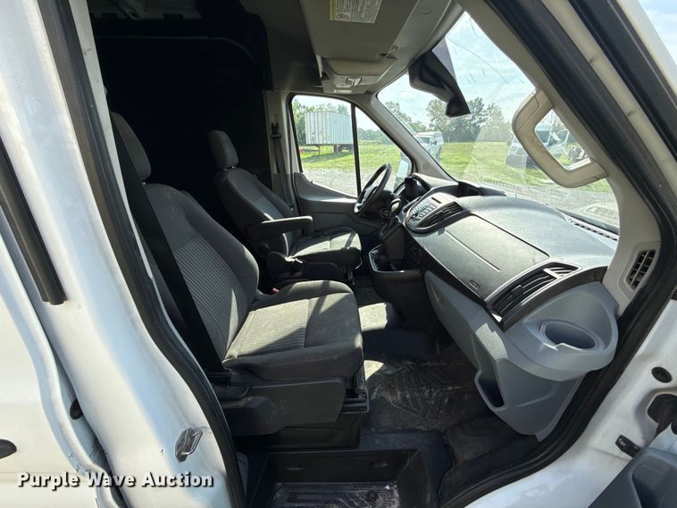 image for item ET6251 2018 Ford Transit 250 van