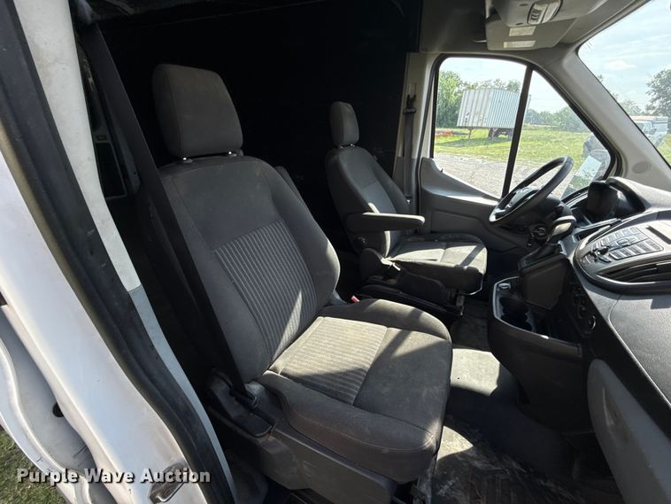 image for item ET6251 2018 Ford Transit 250 van