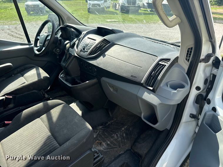 image for item ET6251 2018 Ford Transit 250 van