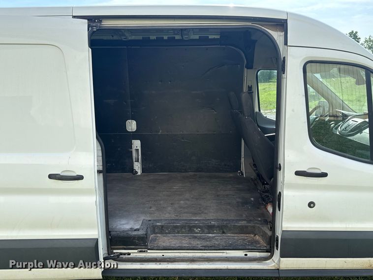 image for item ET6251 2018 Ford Transit 250 van
