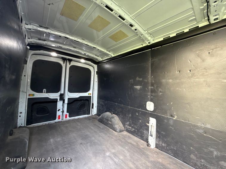 image for item ET6251 2018 Ford Transit 250 van