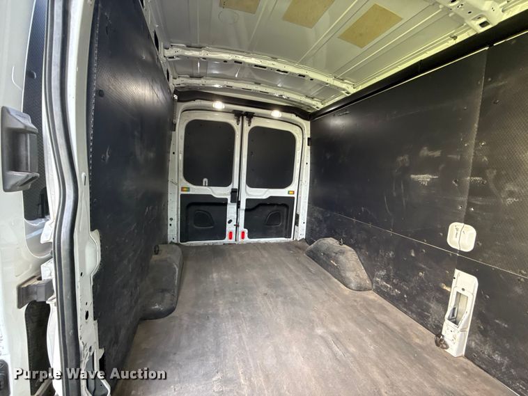 image for item ET6251 2018 Ford Transit 250 van