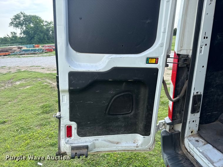image for item ET6251 2018 Ford Transit 250 van