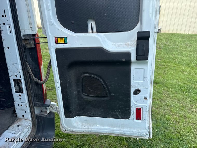 image for item ET6251 2018 Ford Transit 250 van