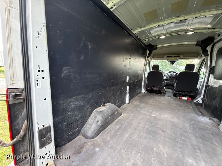 image for item ET6251 2018 Ford Transit 250 van
