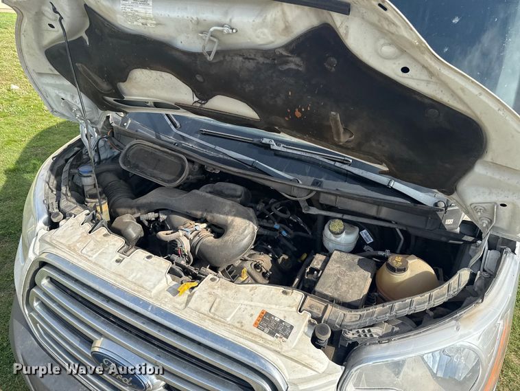 image for item ET6251 2018 Ford Transit 250 van