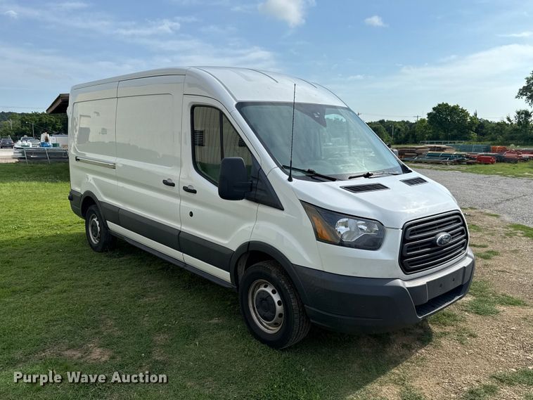 image for item ET6252 2018 Ford Transit 250 van