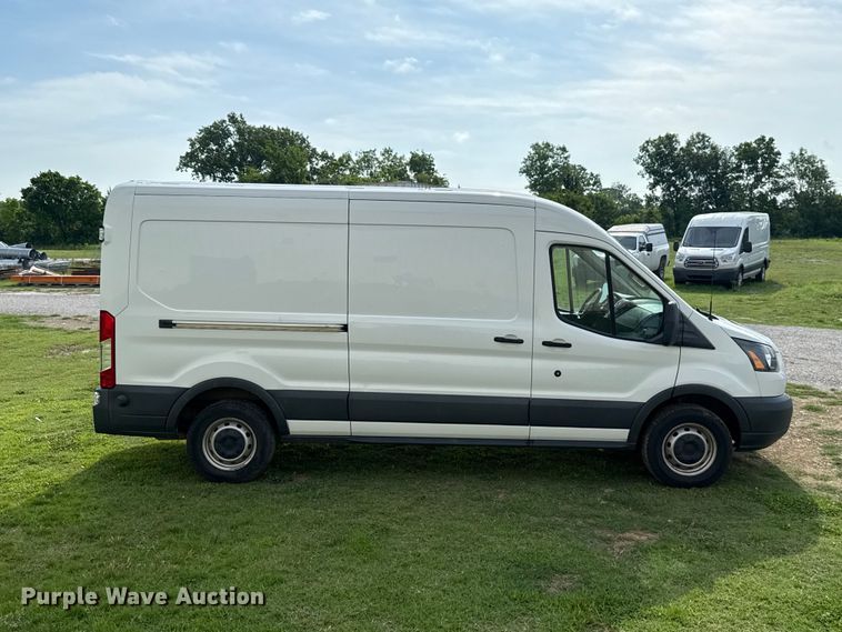 image for item ET6252 2018 Ford Transit 250 van