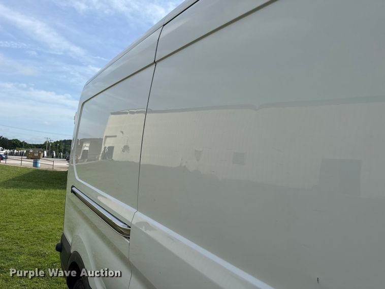 image for item ET6252 2018 Ford Transit 250 van