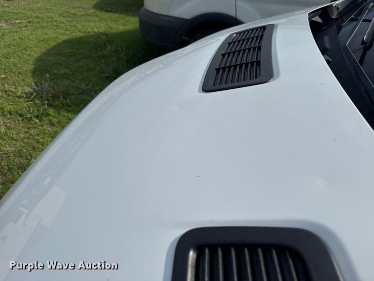 image for item ET6252 2018 Ford Transit 250 van