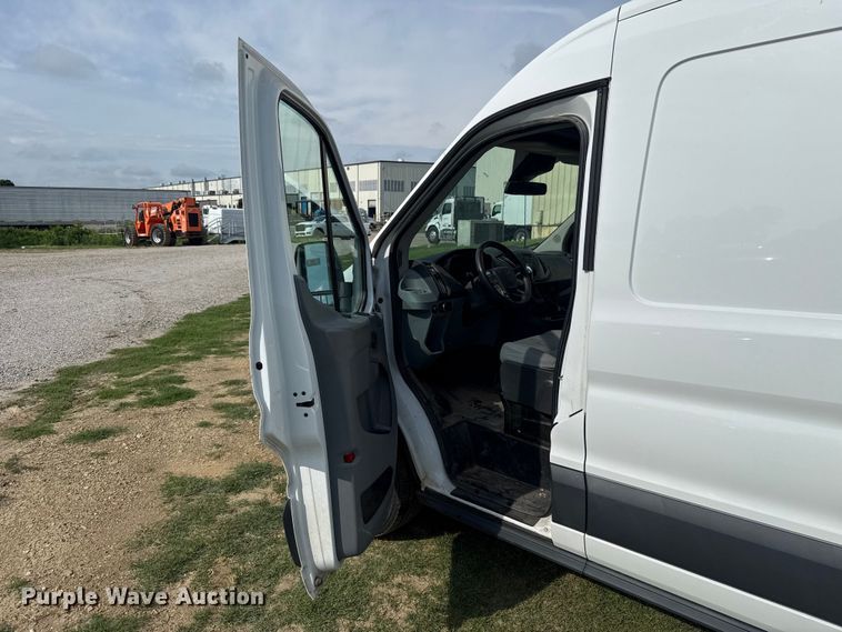 image for item ET6252 2018 Ford Transit 250 van