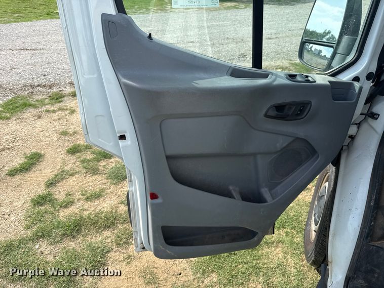image for item ET6252 2018 Ford Transit 250 van