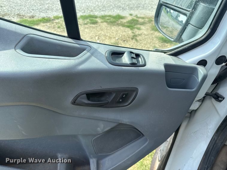 image for item ET6252 2018 Ford Transit 250 van