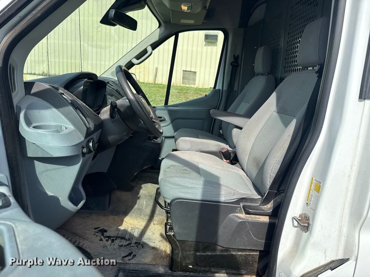 image for item ET6252 2018 Ford Transit 250 van