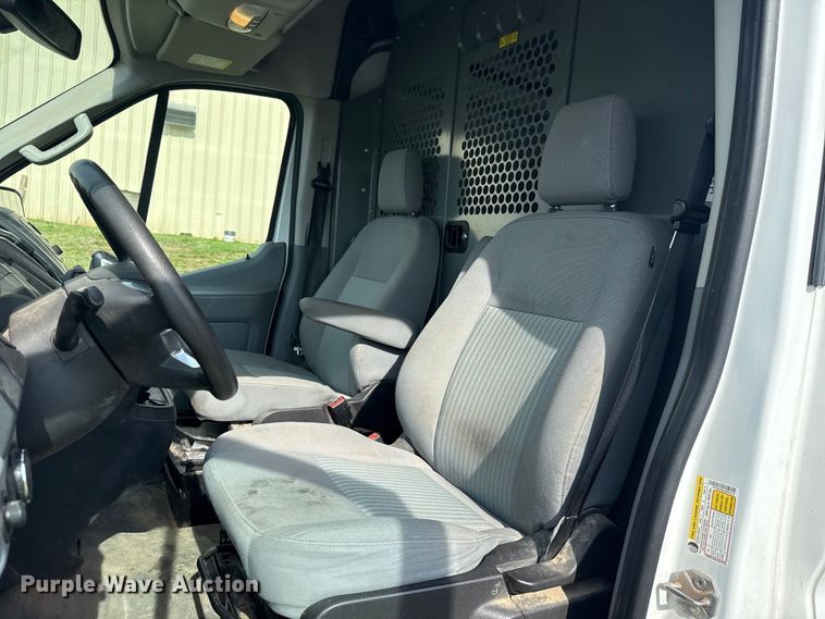 image for item ET6252 2018 Ford Transit 250 van