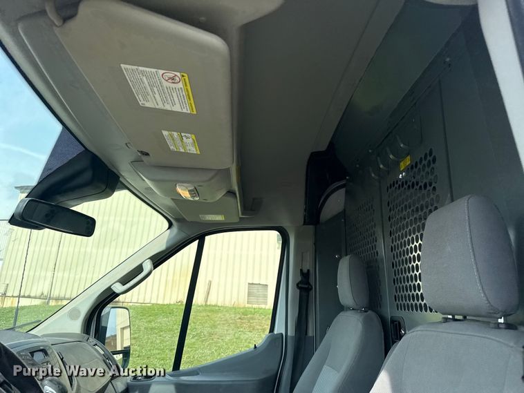 image for item ET6252 2018 Ford Transit 250 van