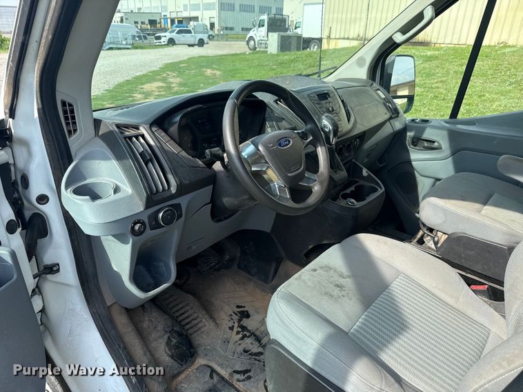 image for item ET6252 2018 Ford Transit 250 van