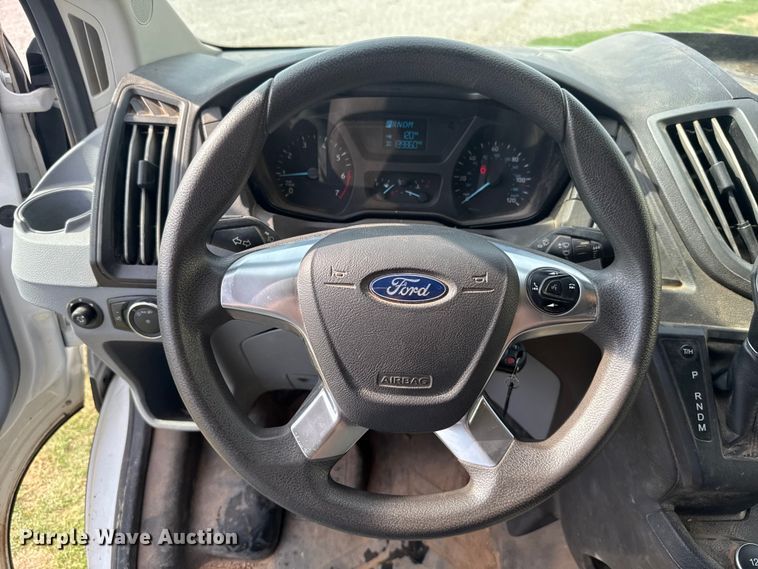 image for item ET6252 2018 Ford Transit 250 van