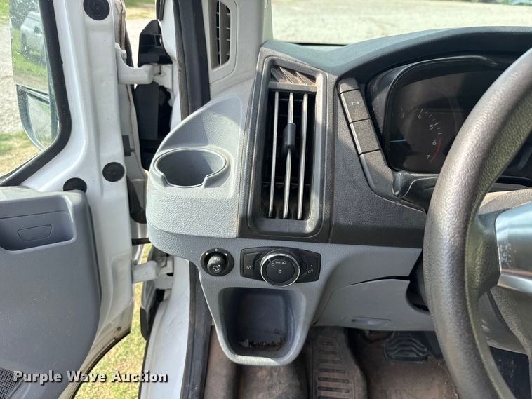 image for item ET6252 2018 Ford Transit 250 van