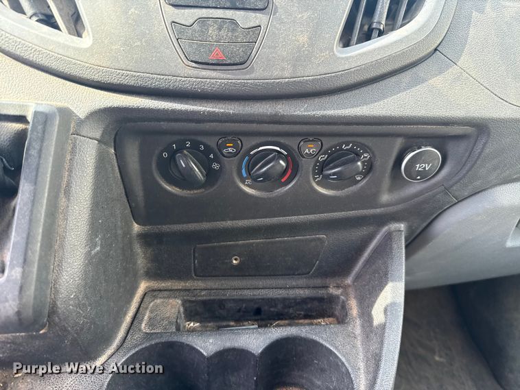 image for item ET6252 2018 Ford Transit 250 van