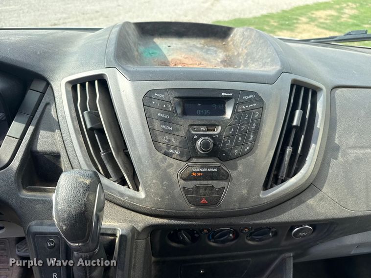 image for item ET6252 2018 Ford Transit 250 van