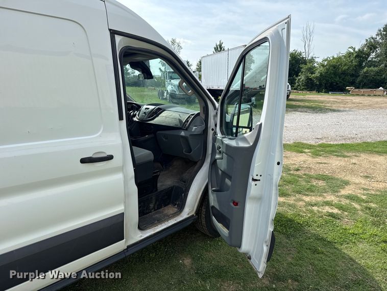 image for item ET6252 2018 Ford Transit 250 van