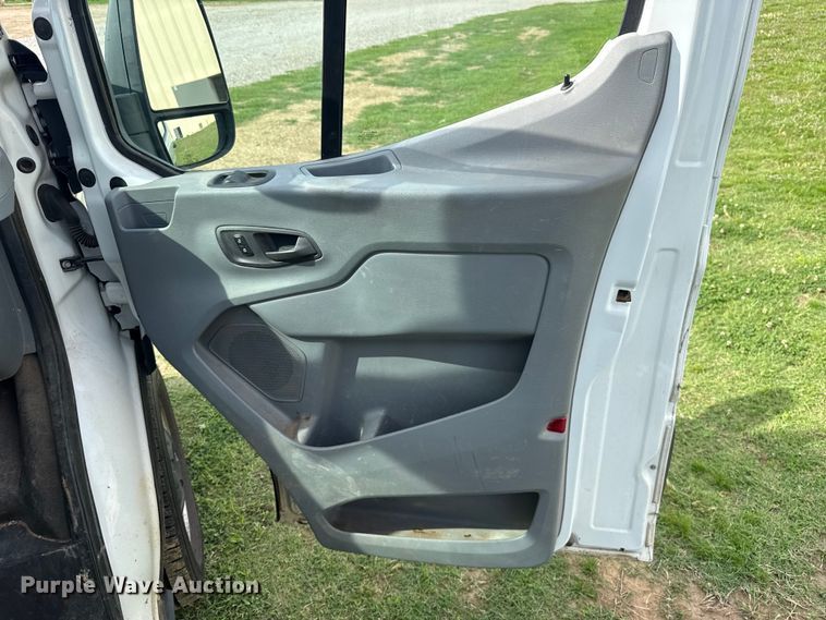 image for item ET6252 2018 Ford Transit 250 van