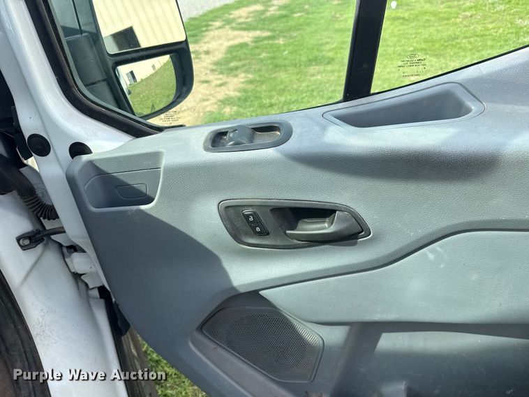 image for item ET6252 2018 Ford Transit 250 van