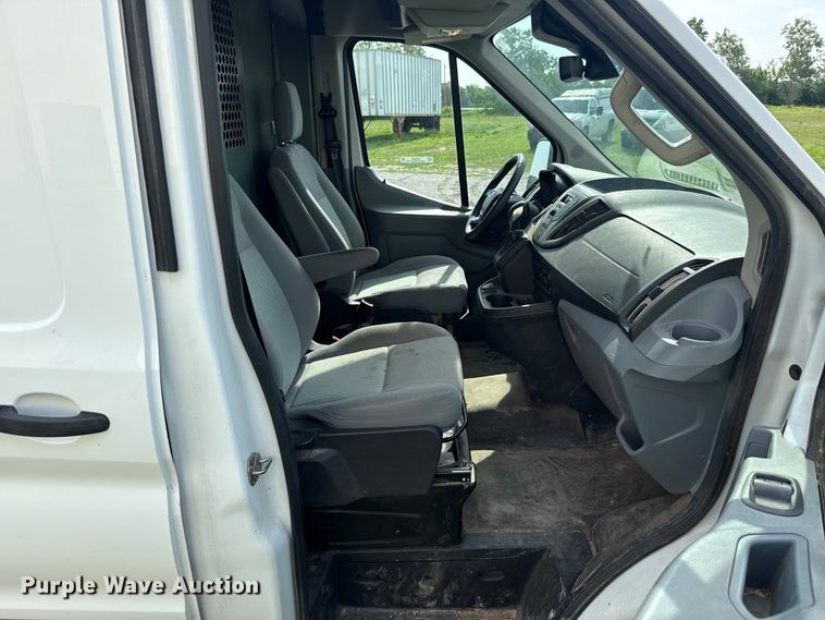 image for item ET6252 2018 Ford Transit 250 van