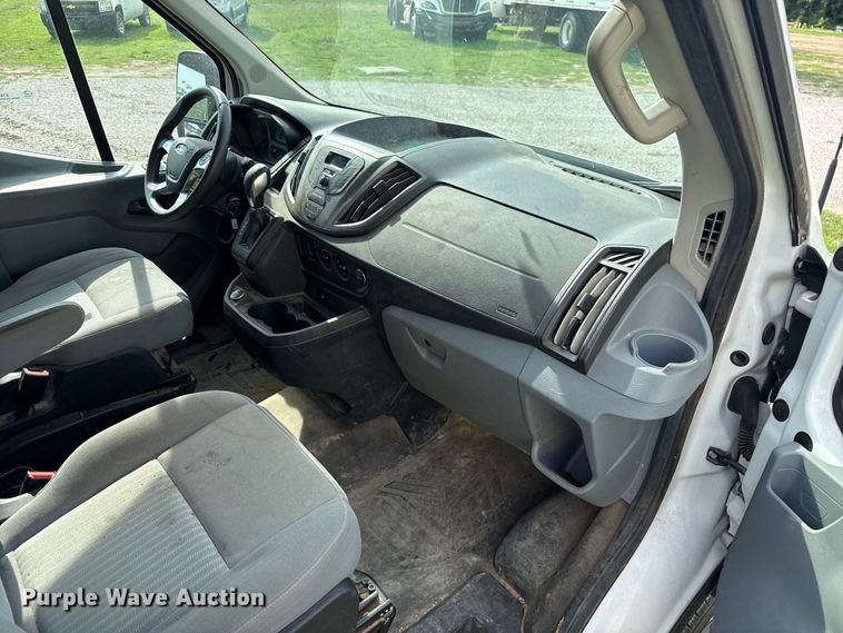 image for item ET6252 2018 Ford Transit 250 van
