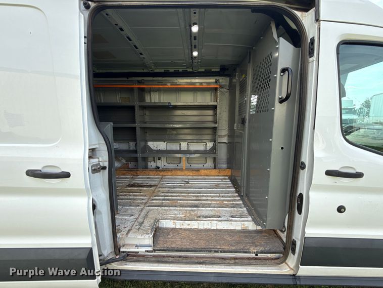 image for item ET6252 2018 Ford Transit 250 van